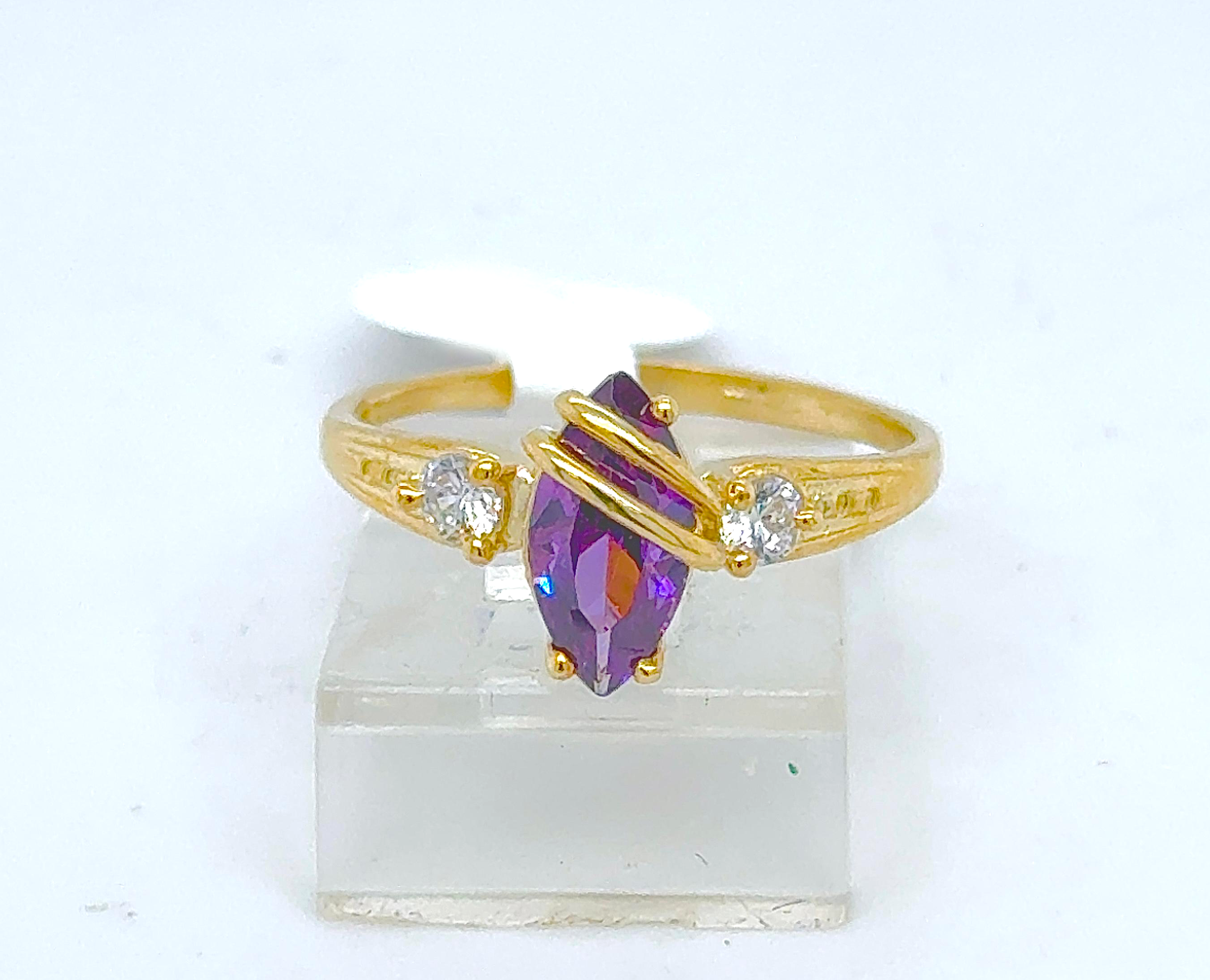 Gold Ladie Ring