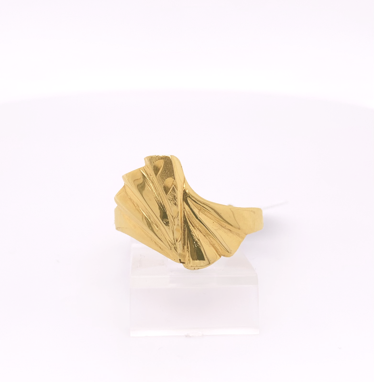 Gold Ladie Ring