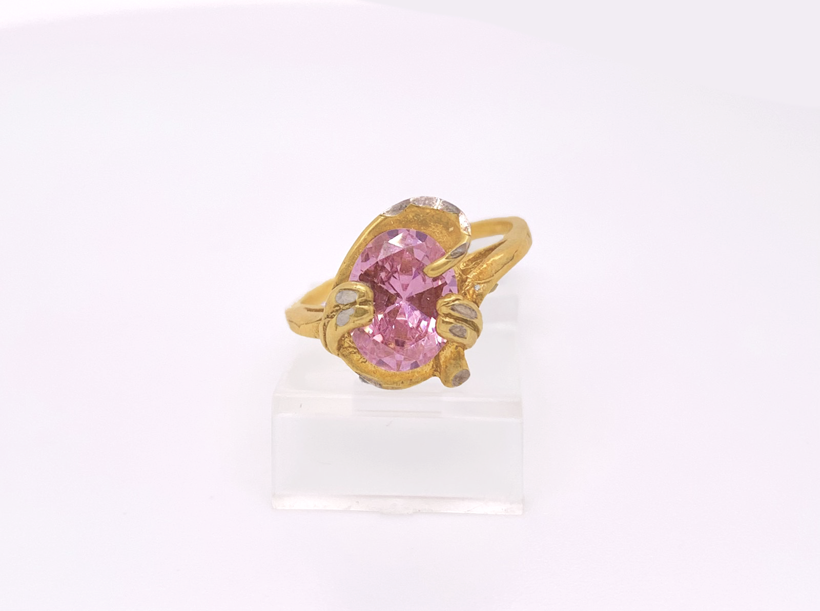 Gold Ladie Ring