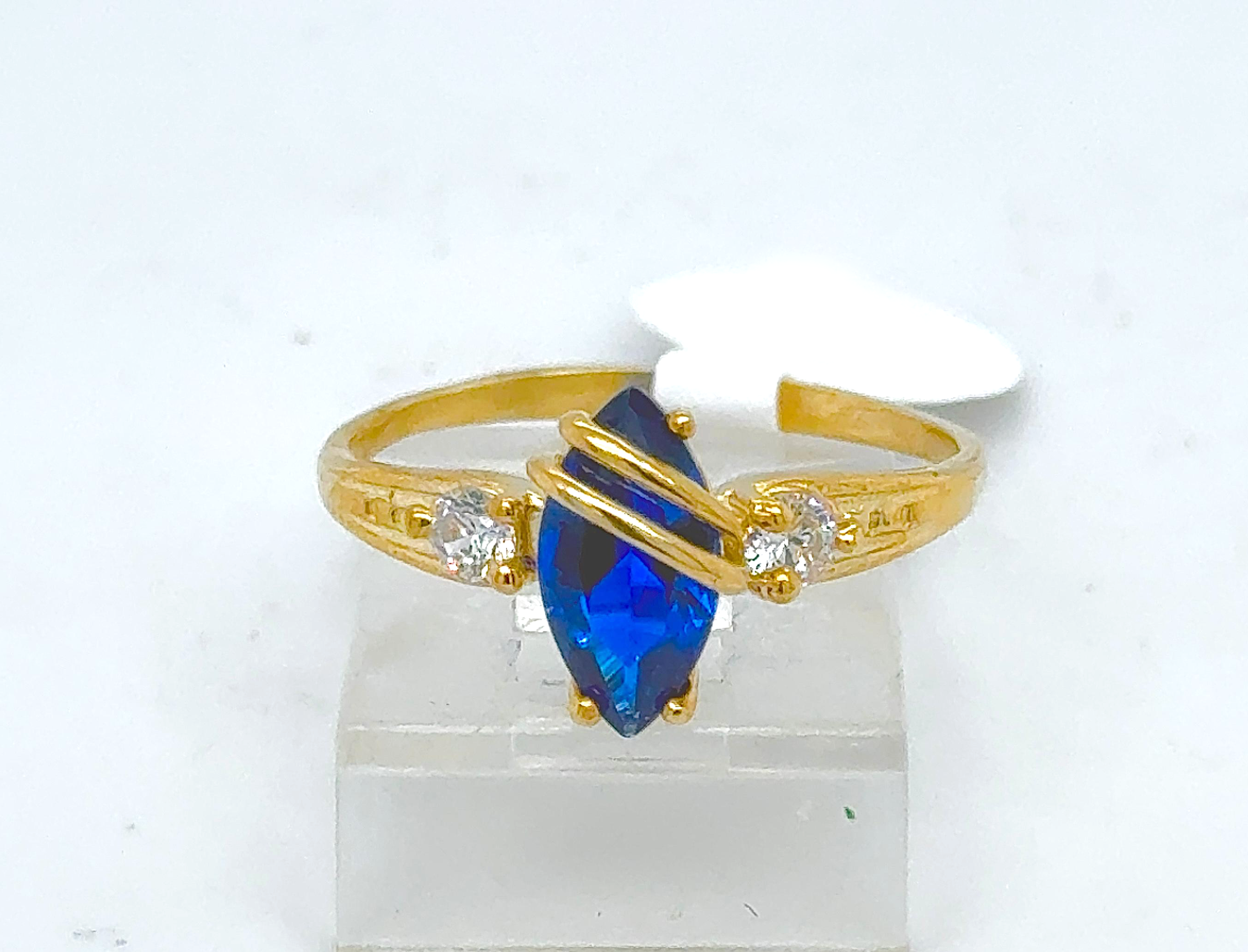 Gold Ladie Ring