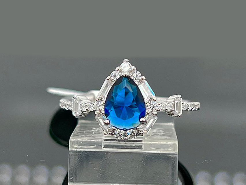 Silver Ladie Ring