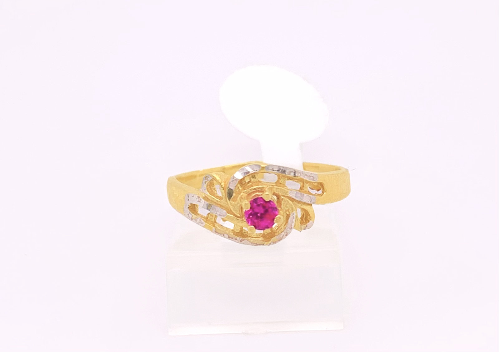 Gold Ladie Ring