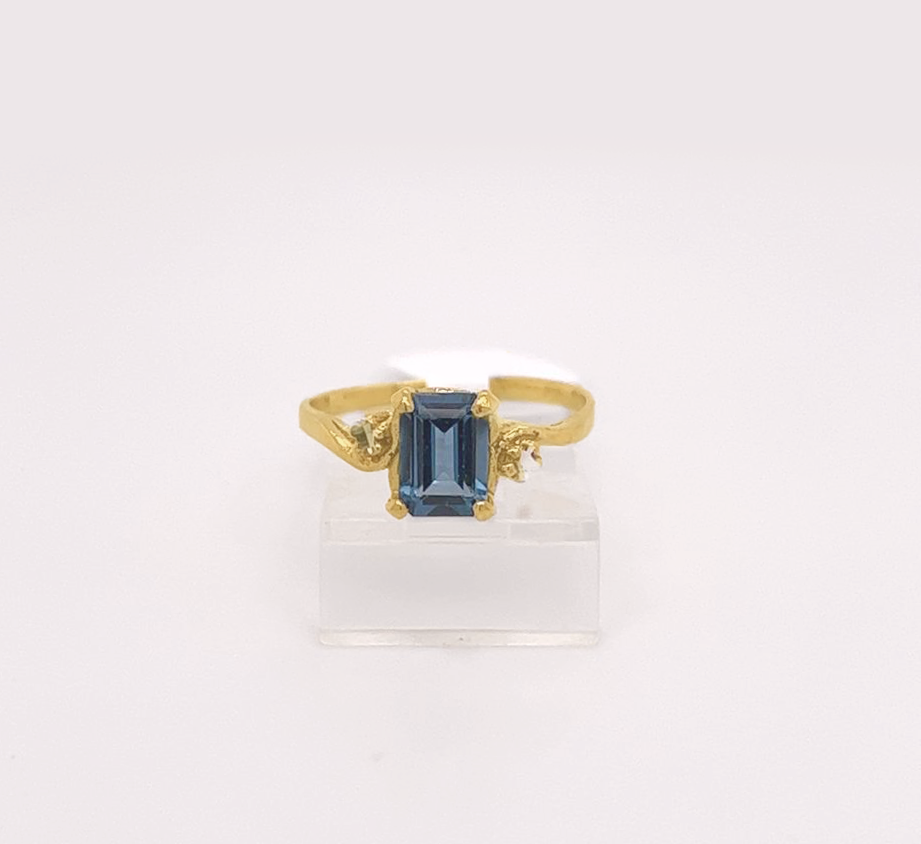 Gold Ladie Ring